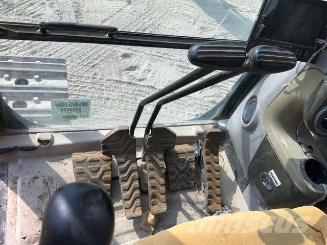 CAT 340D2L حفارات زحافة