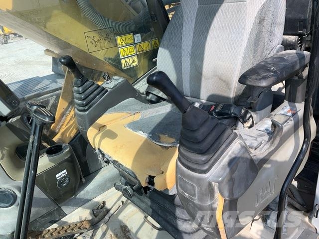 CAT 340D2L حفارات زحافة