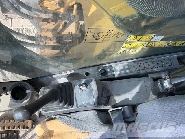 CAT 340D2L حفارات زحافة
