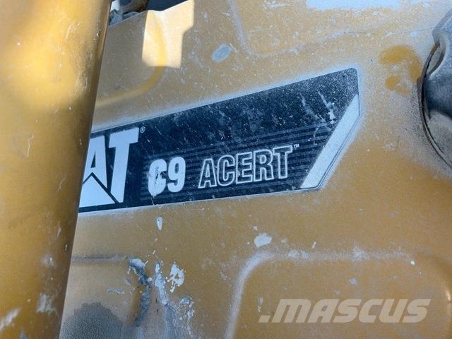 CAT 340D2L حفارات زحافة