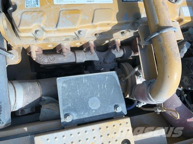 CAT 340D2L حفارات زحافة