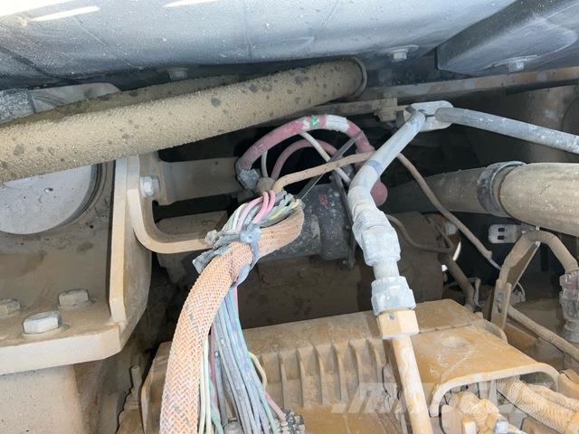 CAT 340D2L حفارات زحافة