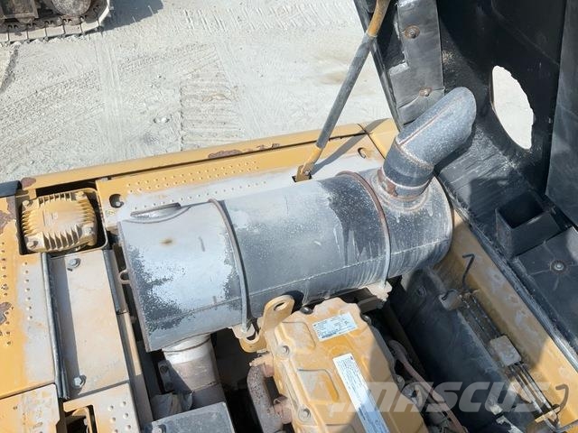 CAT 340D2L حفارات زحافة