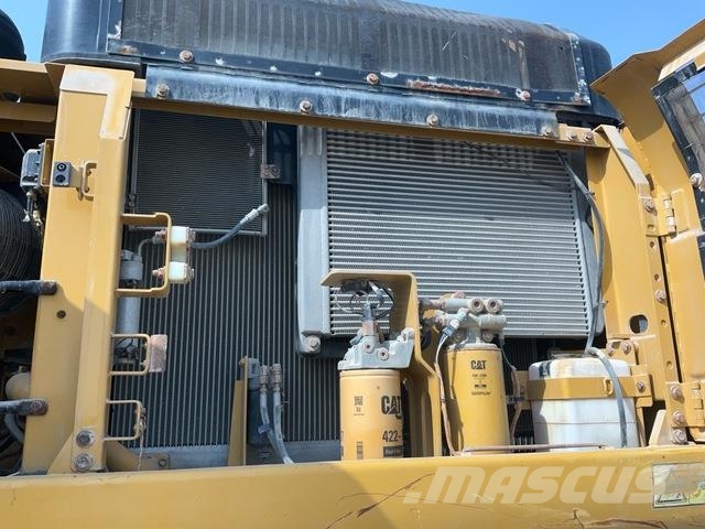 CAT 340D2L حفارات زحافة