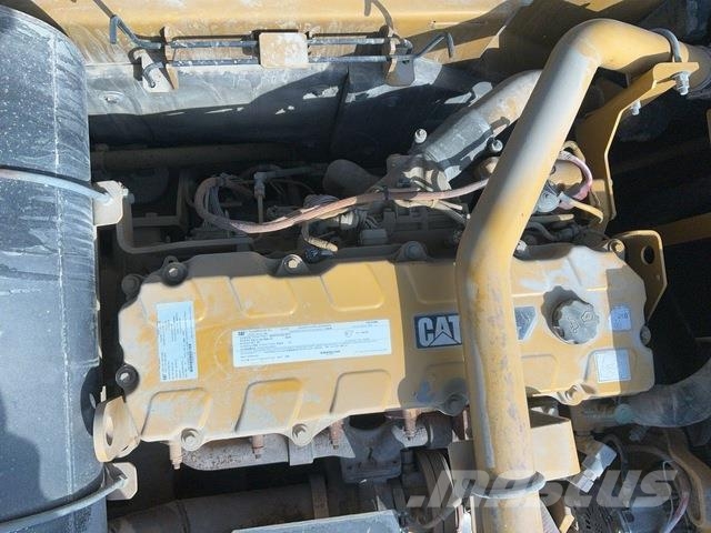 CAT 340D2L حفارات زحافة