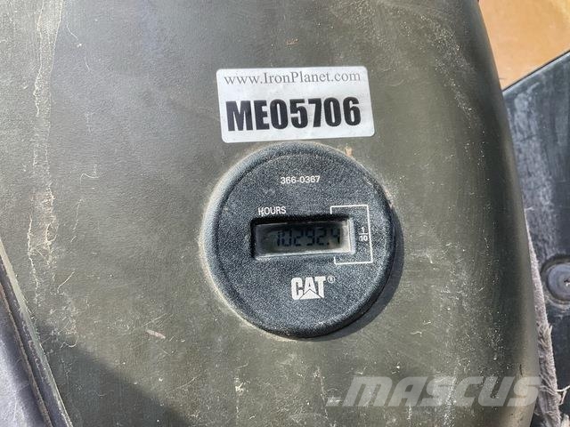 CAT 340D2L حفارات زحافة