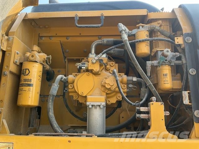 CAT 340D2L حفارات زحافة
