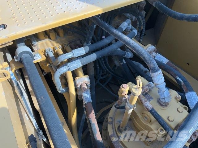 CAT 340D2L حفارات زحافة