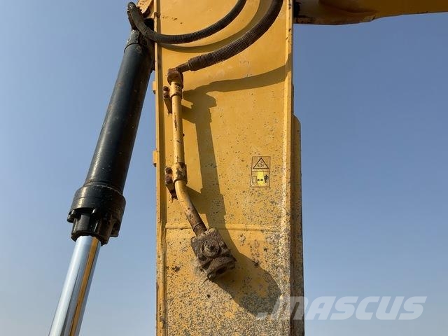 CAT 340D2L حفارات زحافة