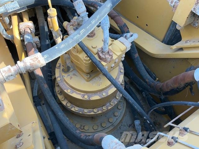 CAT 340D2L حفارات زحافة