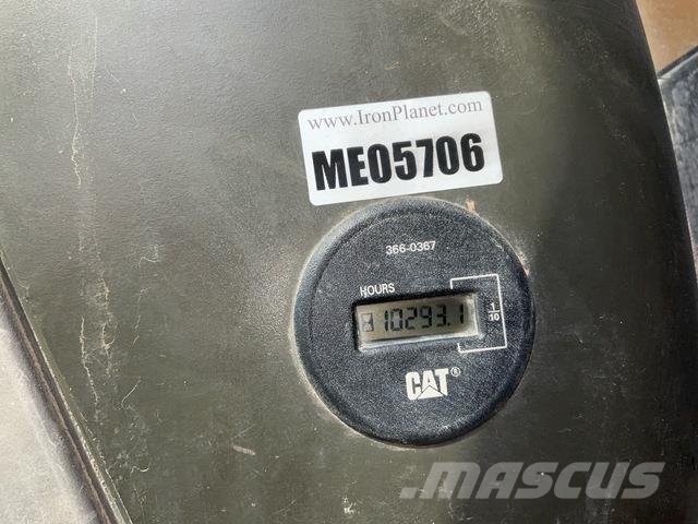 CAT 340D2L حفارات زحافة