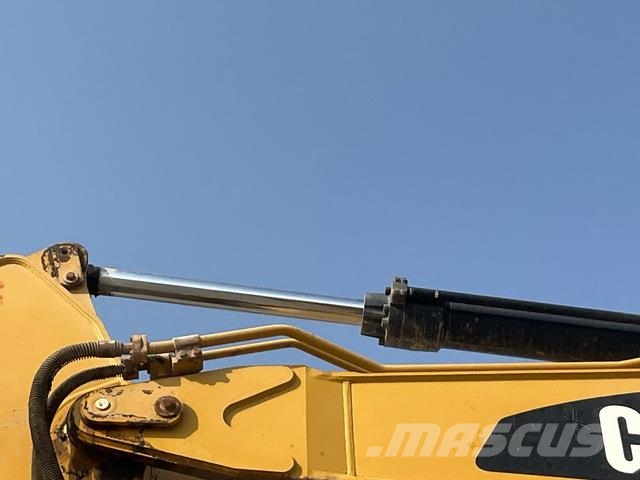 CAT 340D2L حفارات زحافة