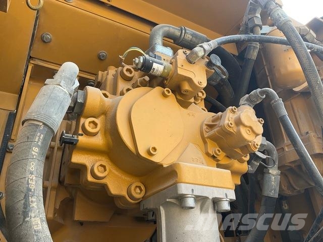 CAT 340D2L حفارات زحافة