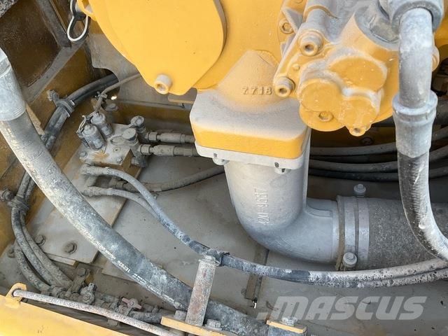 CAT 340D2L حفارات زحافة