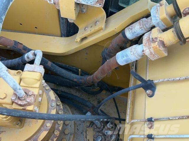 CAT 340D2L حفارات زحافة
