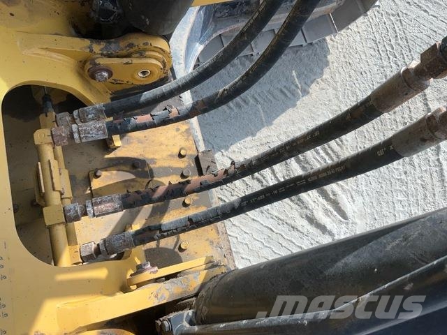 CAT 340D2L حفارات زحافة