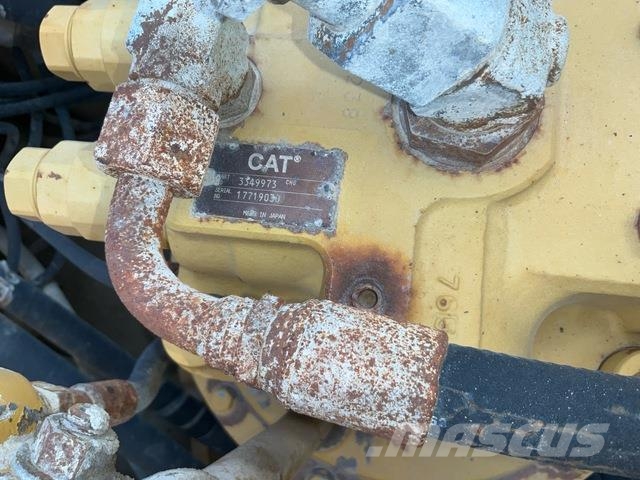 CAT 340D2L حفارات زحافة