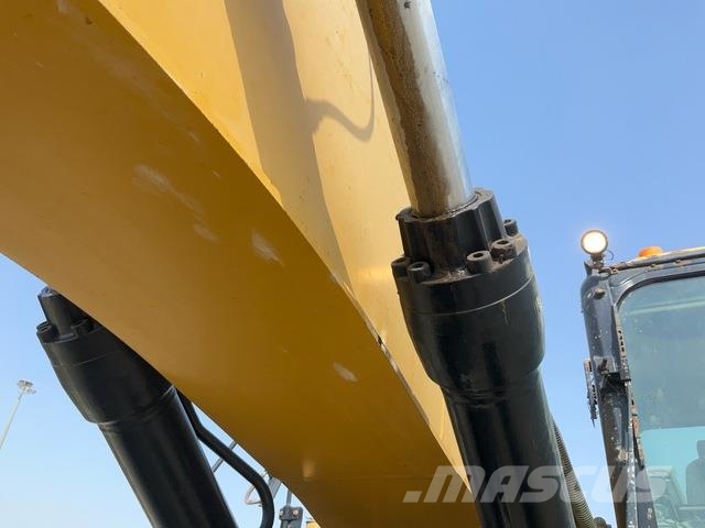 CAT 340D2L حفارات زحافة