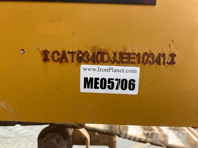 CAT 340D2L حفارات زحافة