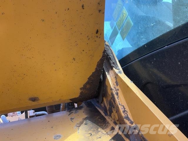 CAT 340D2L حفارات زحافة