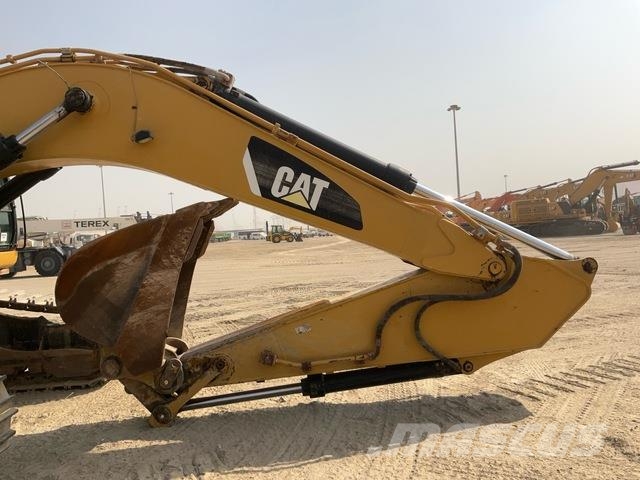 CAT 340D2L حفارات زحافة