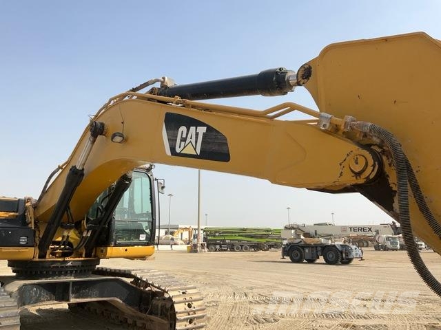 CAT 340D2L حفارات زحافة