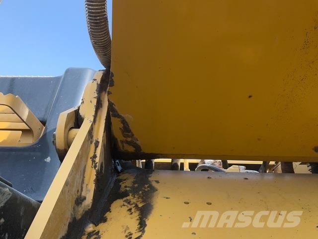 CAT 340D2L حفارات زحافة