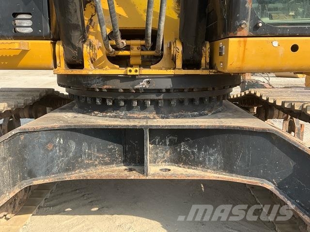 CAT 340D2L حفارات زحافة