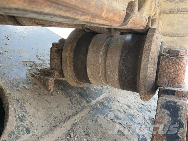 CAT 340D2L حفارات زحافة