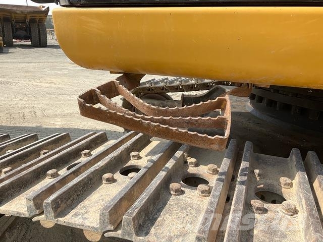 CAT 340D2L حفارات زحافة