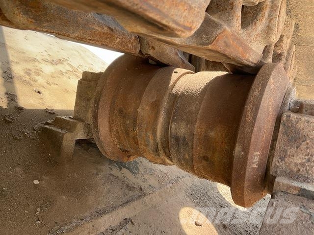 CAT 340D2L حفارات زحافة