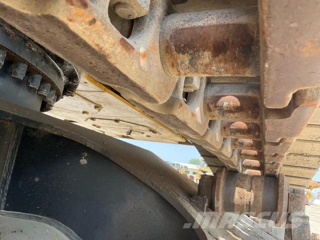 CAT 340D2L حفارات زحافة