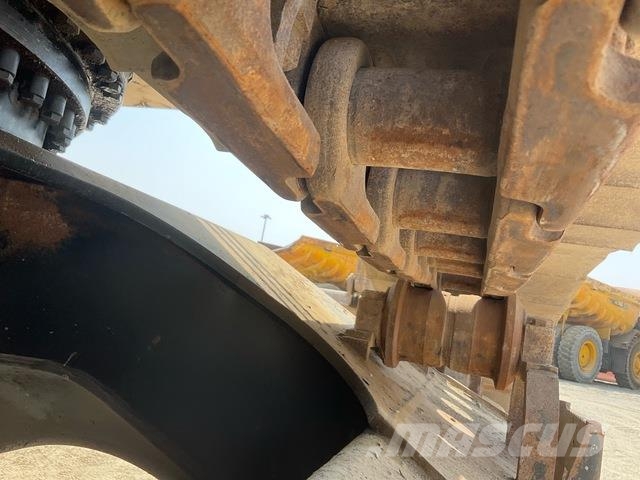CAT 340D2L حفارات زحافة