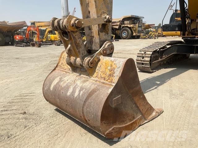 CAT 340D2L حفارات زحافة