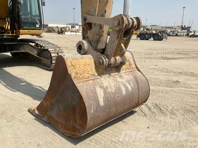CAT 340D2L حفارات زحافة