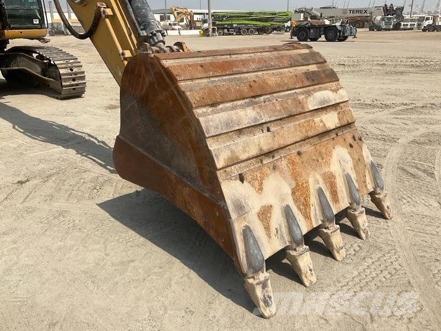 CAT 340D2L حفارات زحافة