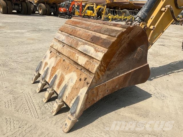 CAT 340D2L حفارات زحافة