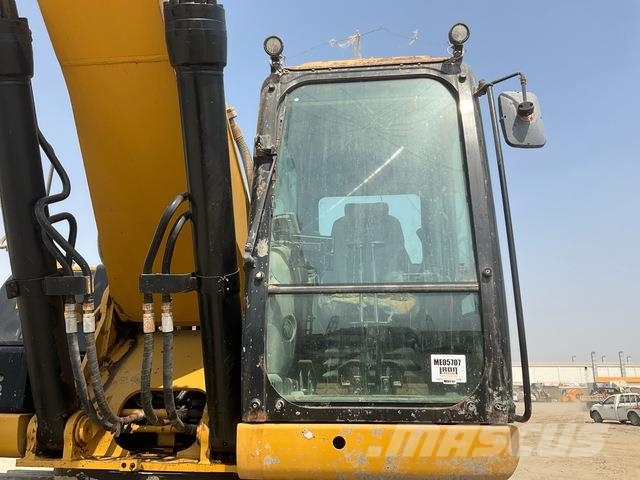 CAT 340D2L حفارات زحافة