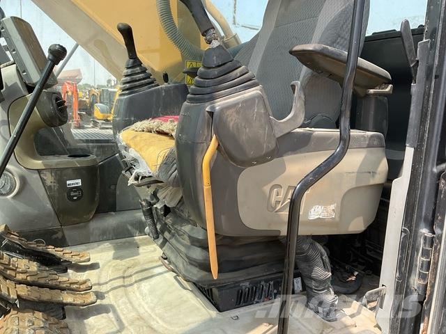 CAT 340D2L حفارات زحافة