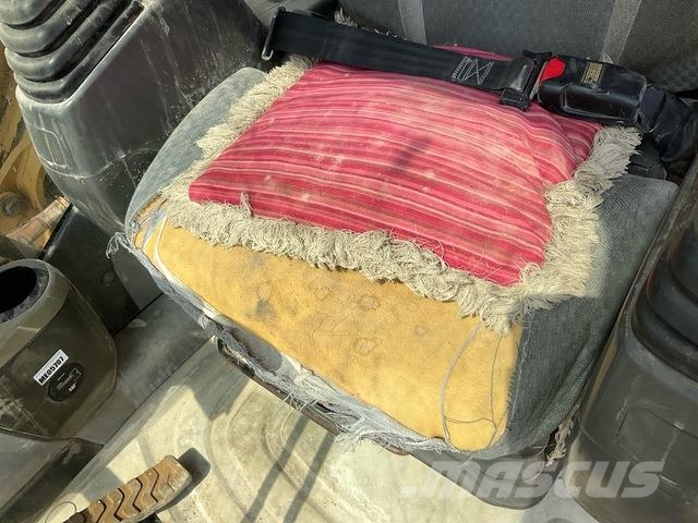 CAT 340D2L حفارات زحافة