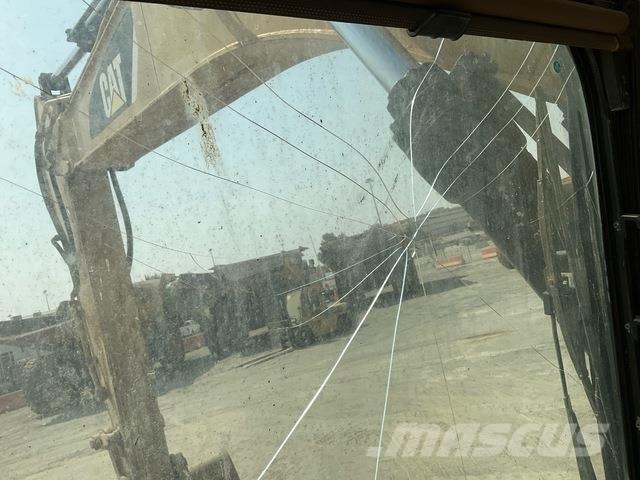 CAT 340D2L حفارات زحافة