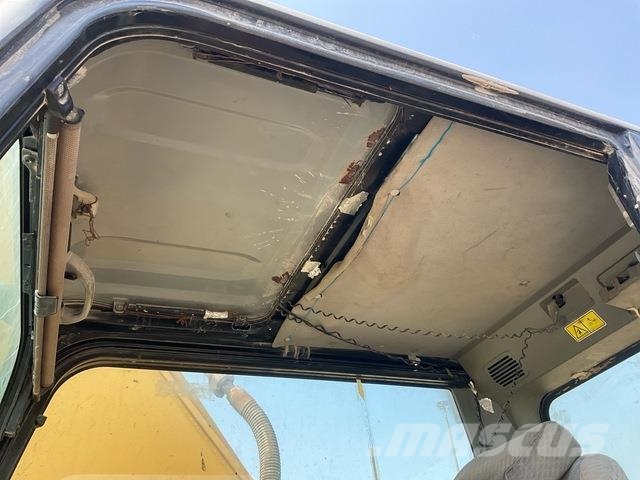 CAT 340D2L حفارات زحافة