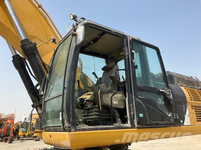 CAT 340D2L حفارات زحافة
