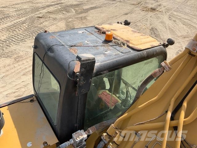 CAT 340D2L حفارات زحافة