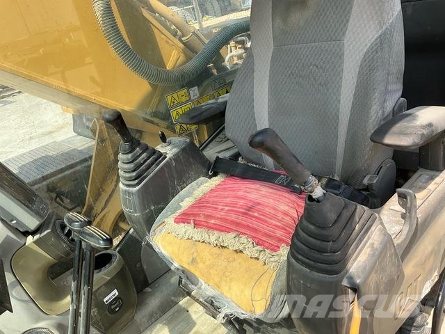 CAT 340D2L حفارات زحافة