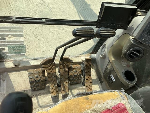 CAT 340D2L حفارات زحافة