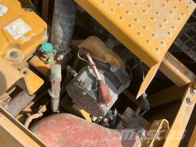 CAT 340D2L حفارات زحافة