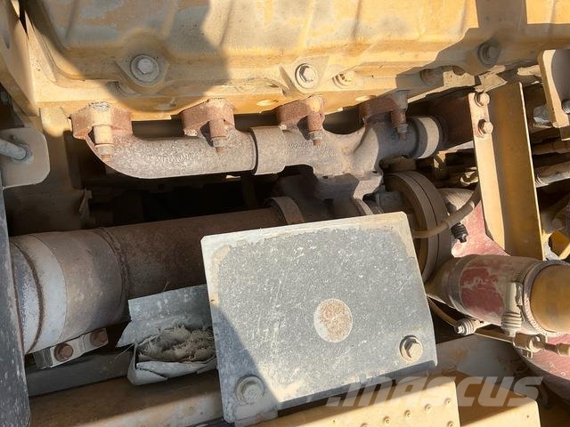 CAT 340D2L حفارات زحافة
