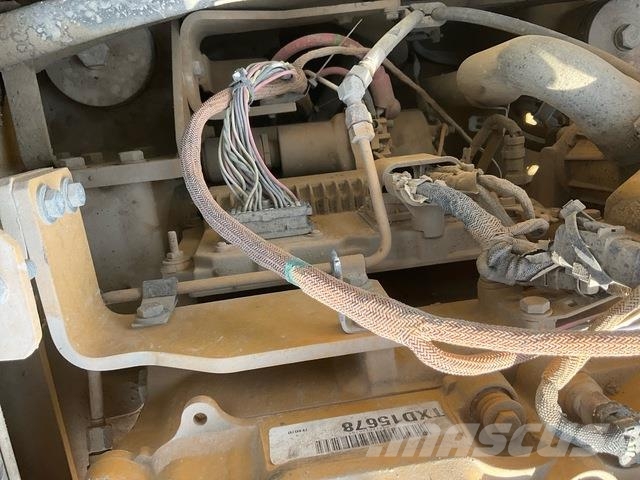 CAT 340D2L حفارات زحافة