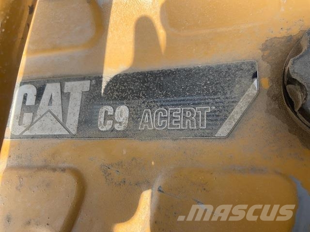 CAT 340D2L حفارات زحافة